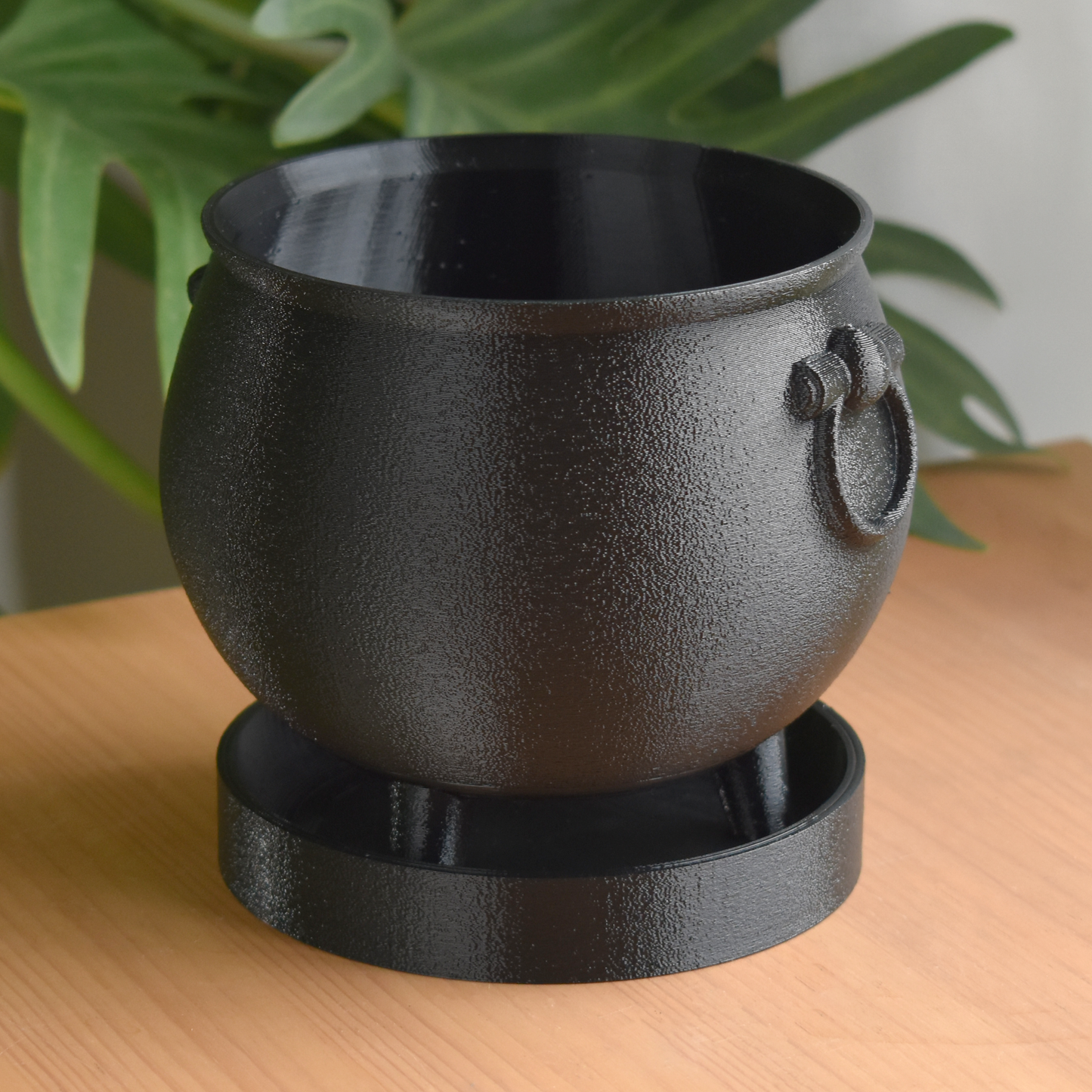 Small Cauldron Planter with Tray, 4-inch Pot, Indoor/Outdoor